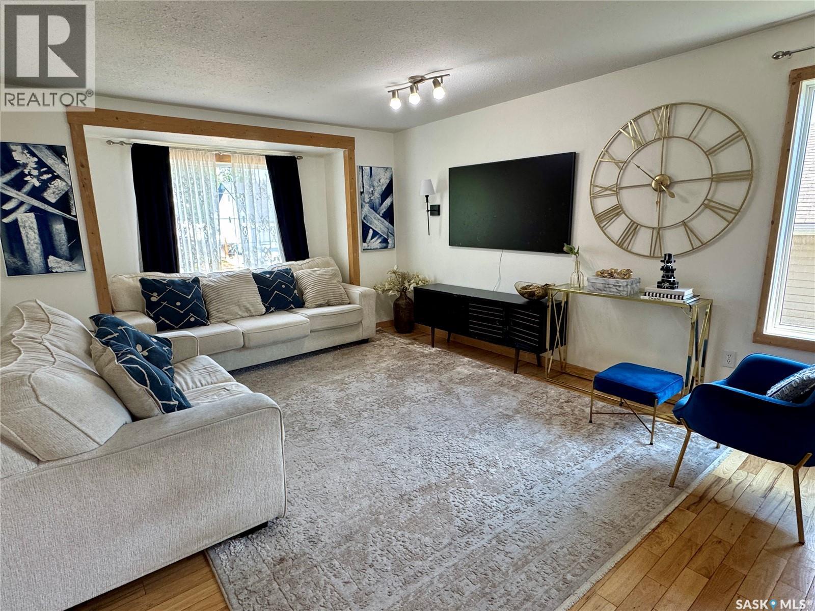 908 Thompson CRESCENT - 2