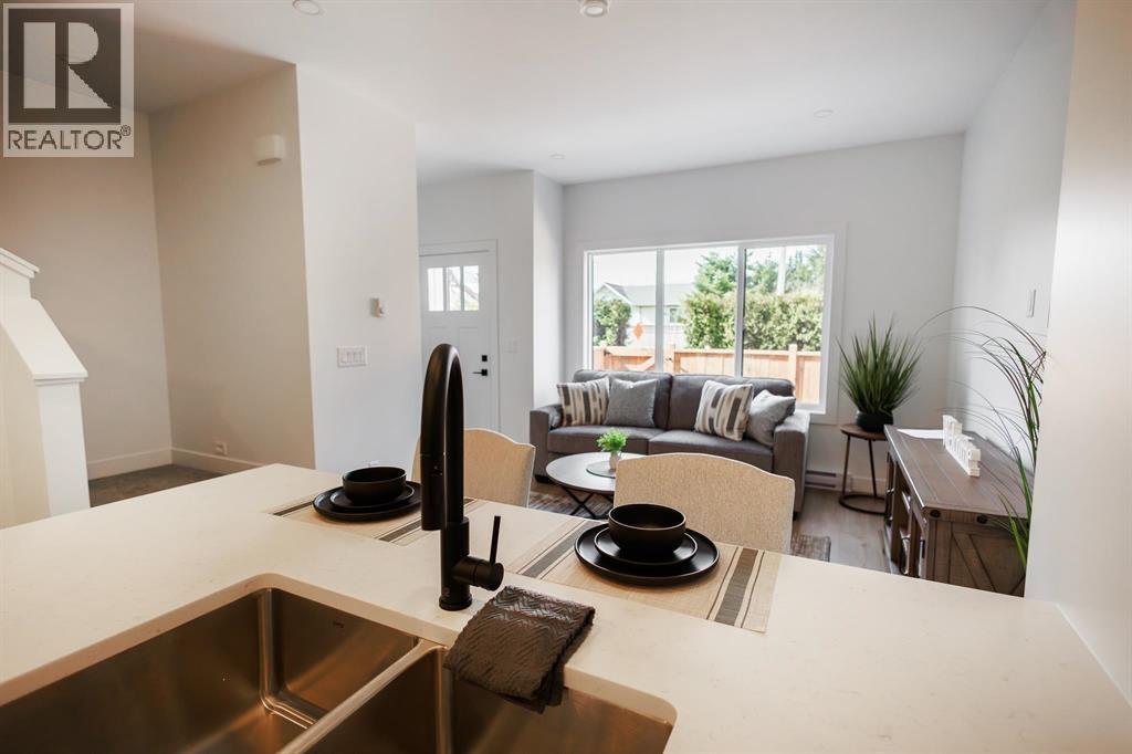 #5-3302 EBY Street, Terrace