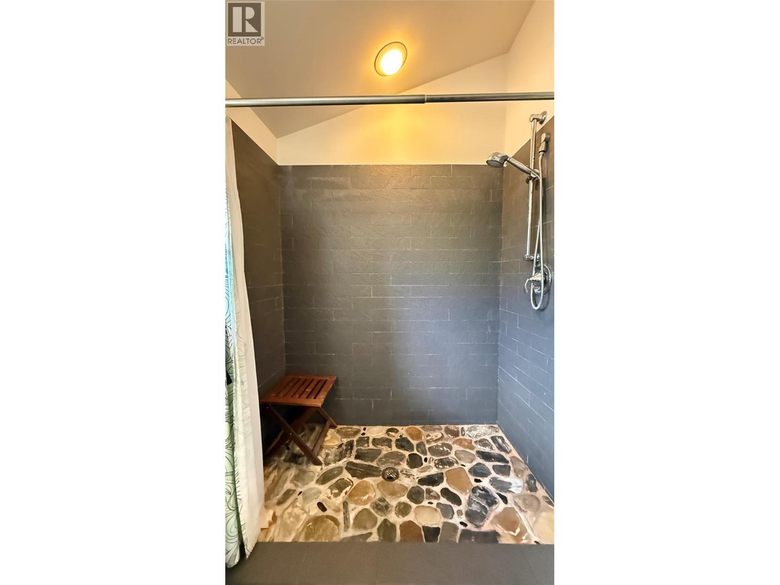 113 Kootenay Lake Road - 37