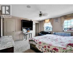 4pc Bathroom - 332 Saddlemont Boulevard Ne, Calgary, AB T3J0B4 Photo 23