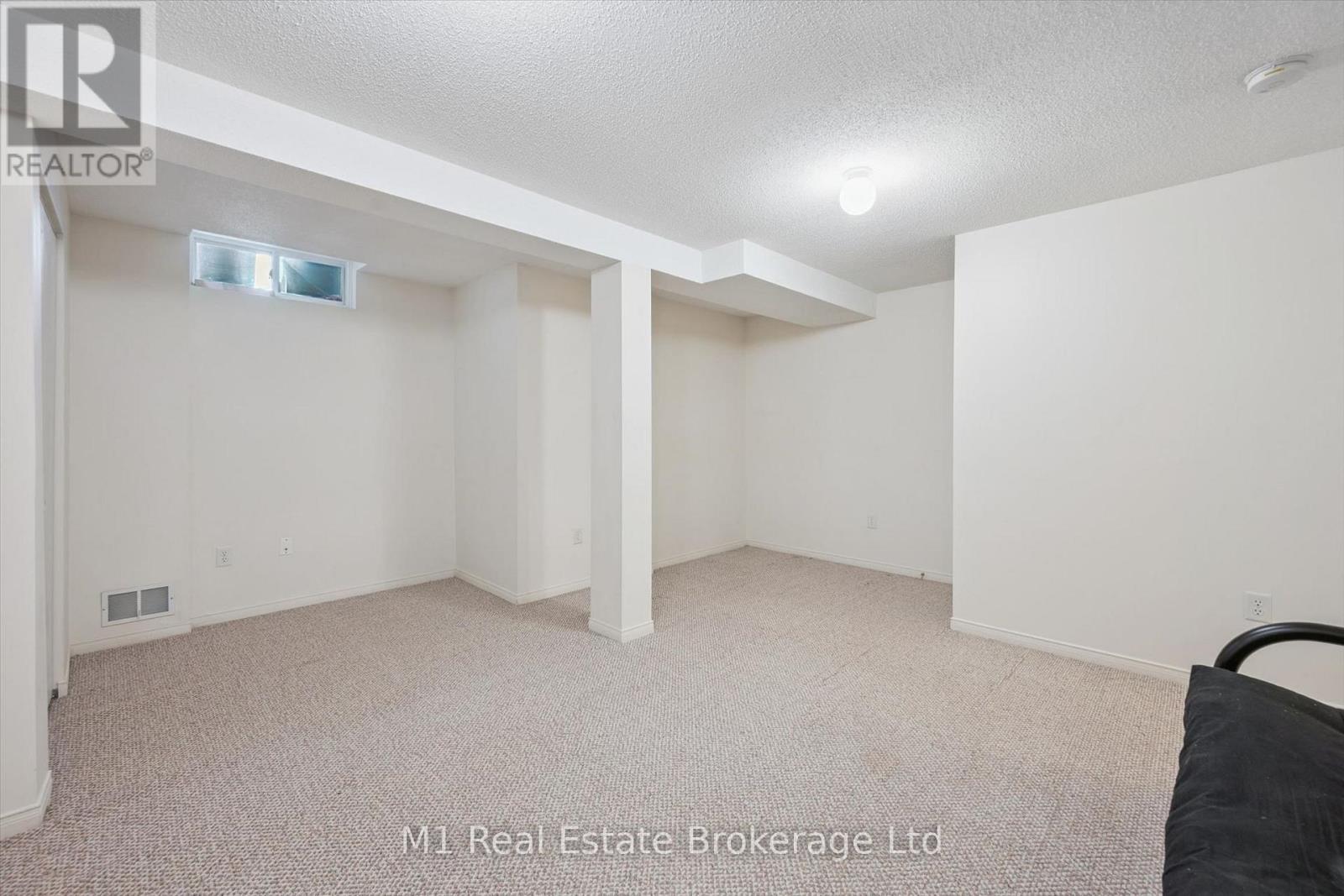 #55 426 GRANGE ROAD - 20