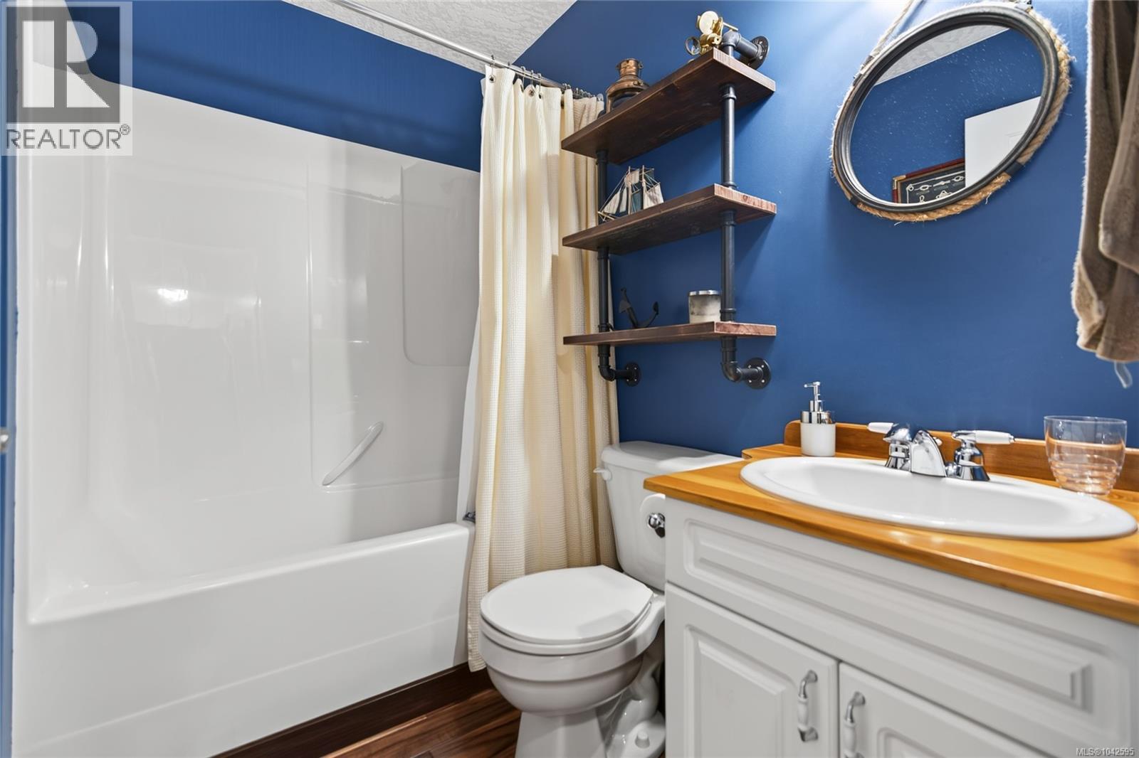 2139 Stirling Pl, Courtenay