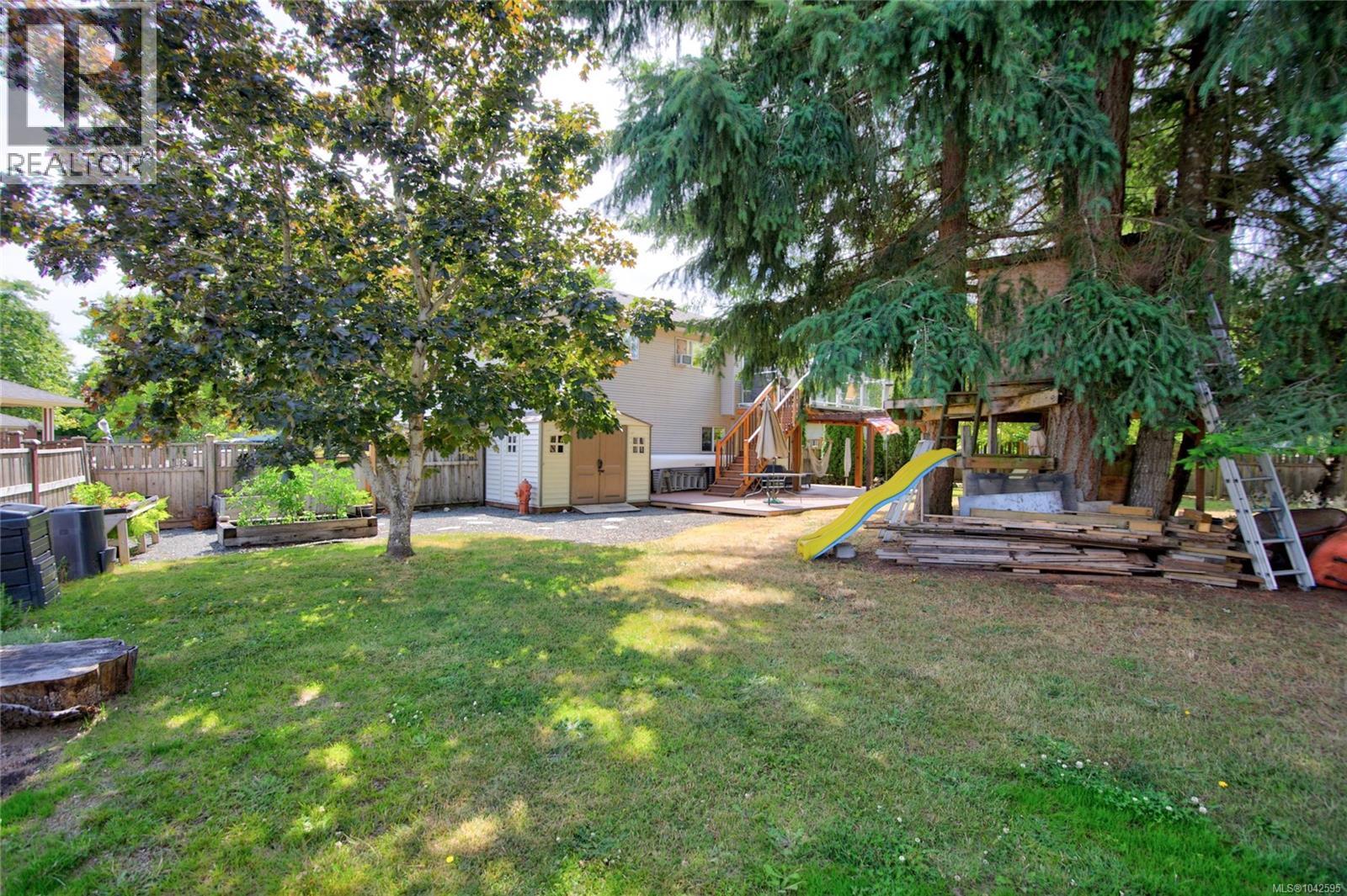 2139 Stirling Pl, Courtenay