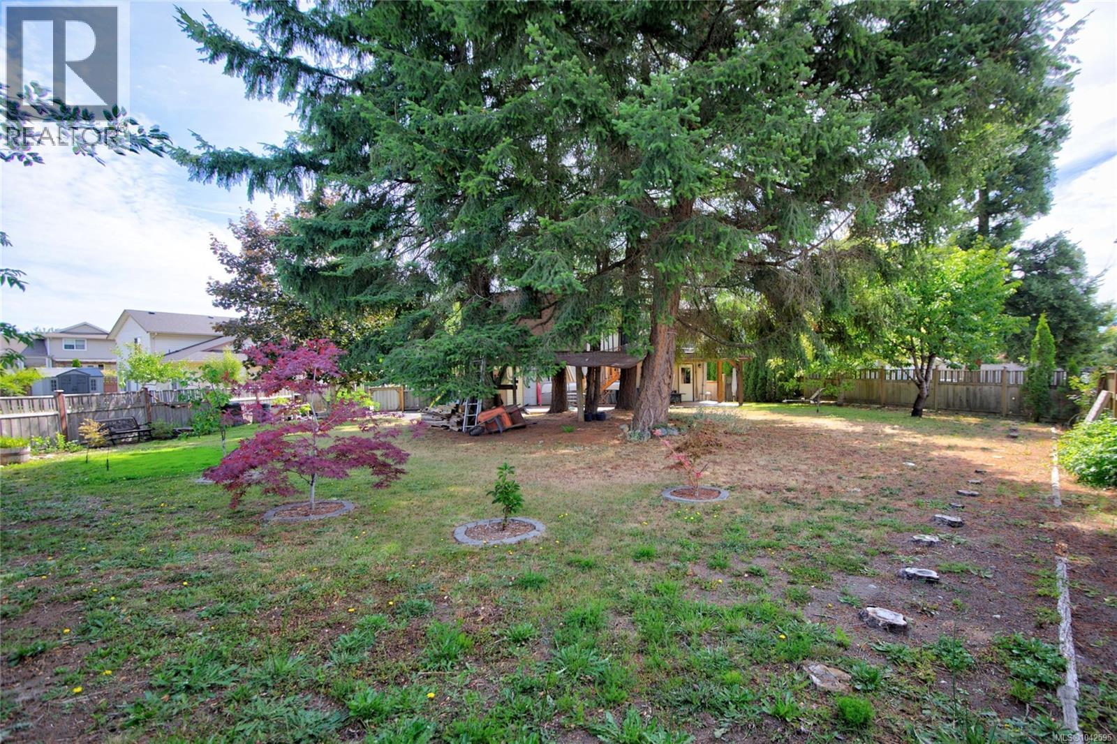 2139 Stirling Pl, Courtenay