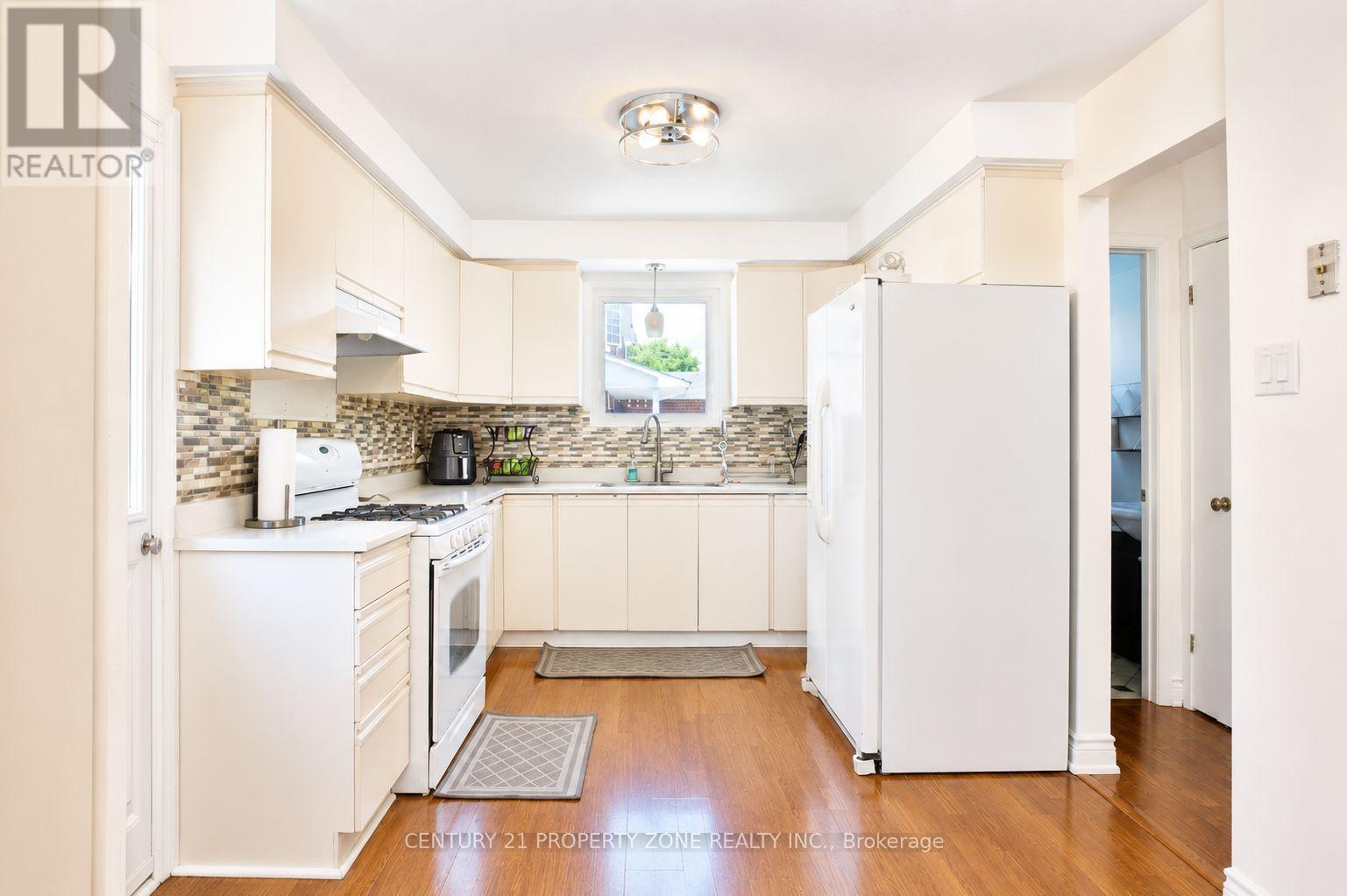 27 MADRID CRESCENT N - 11