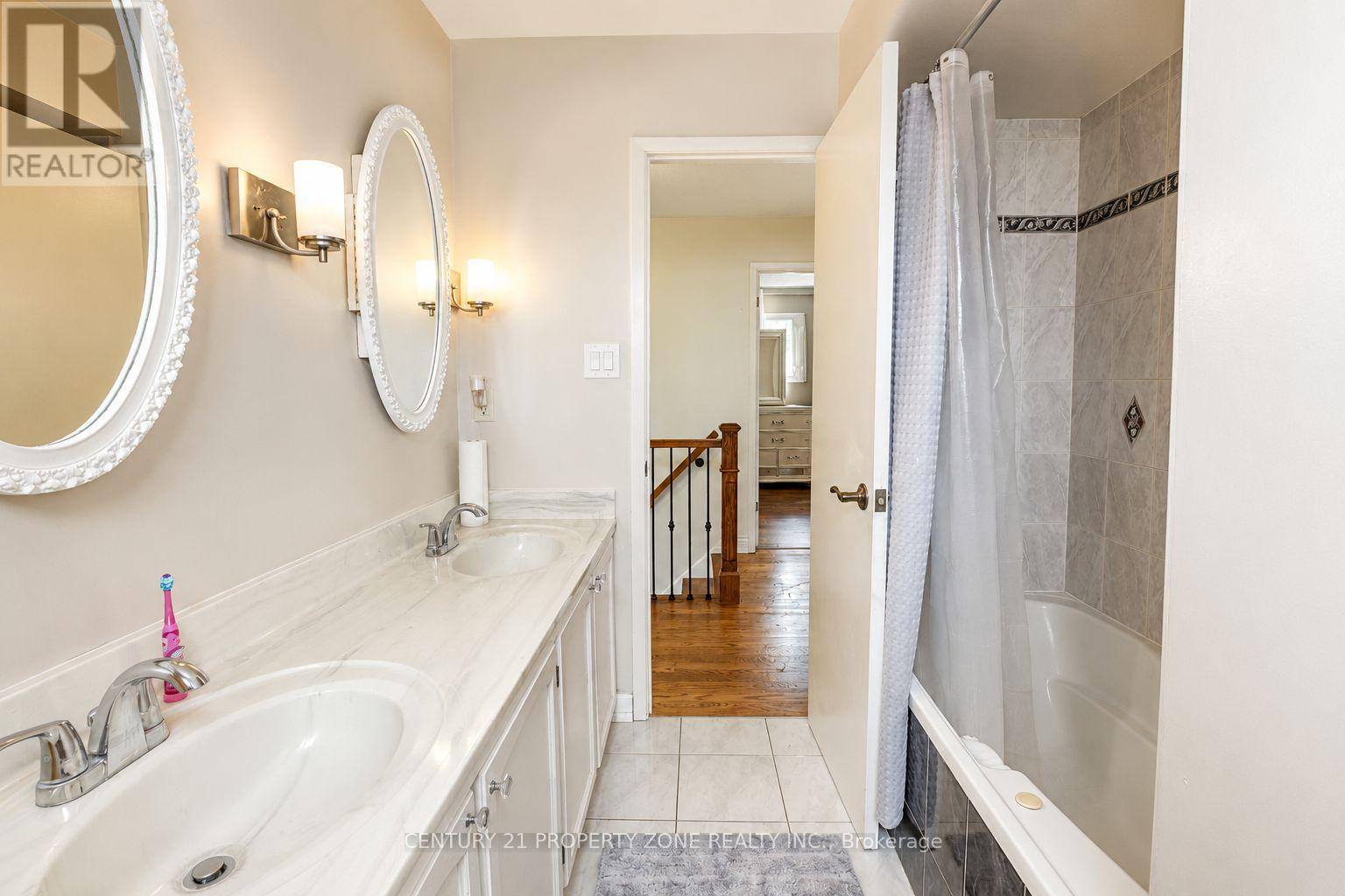 27 MADRID CRESCENT N - 16