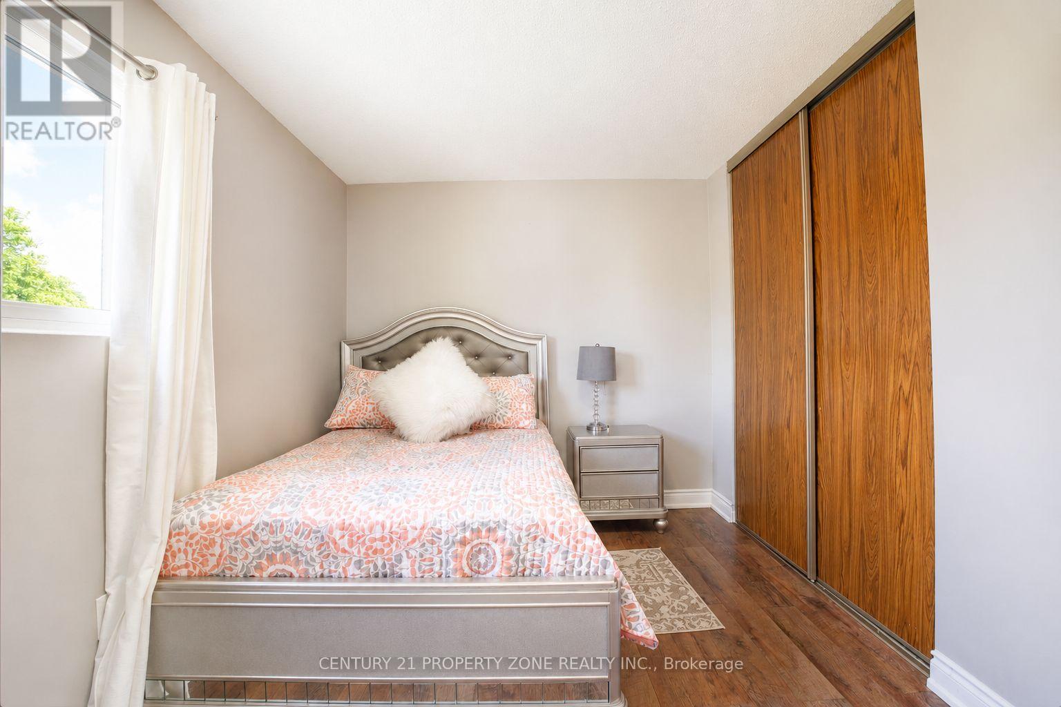 27 MADRID CRESCENT N - 21