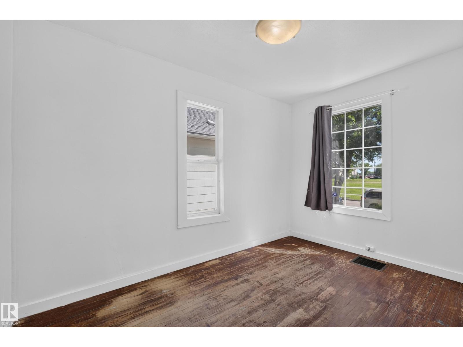 11708 79 ST NW - 10