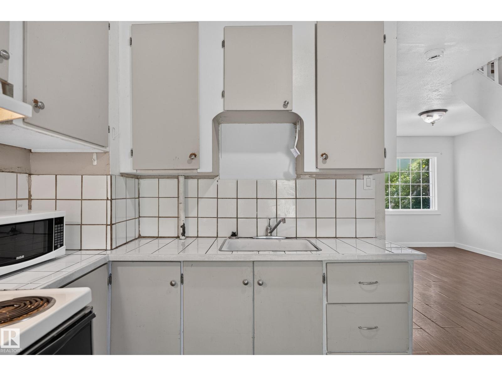 11708 79 ST NW - 8