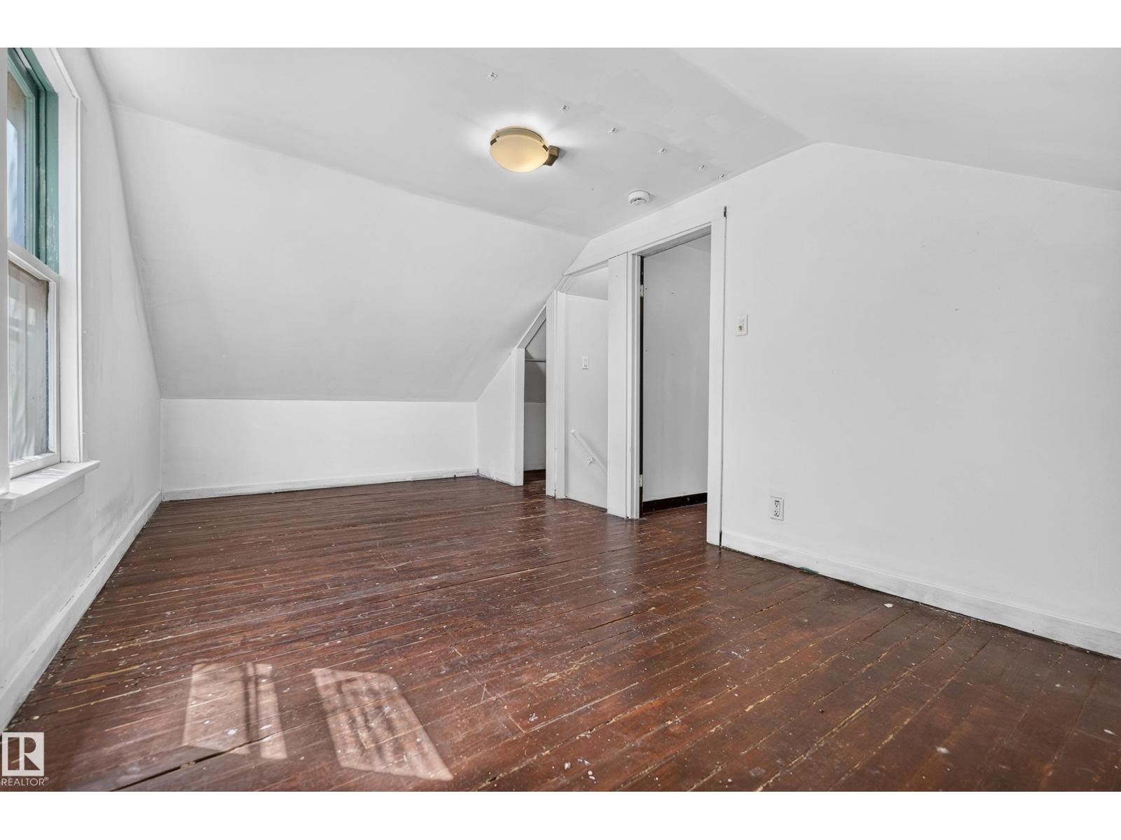 11708 79 ST NW - 16