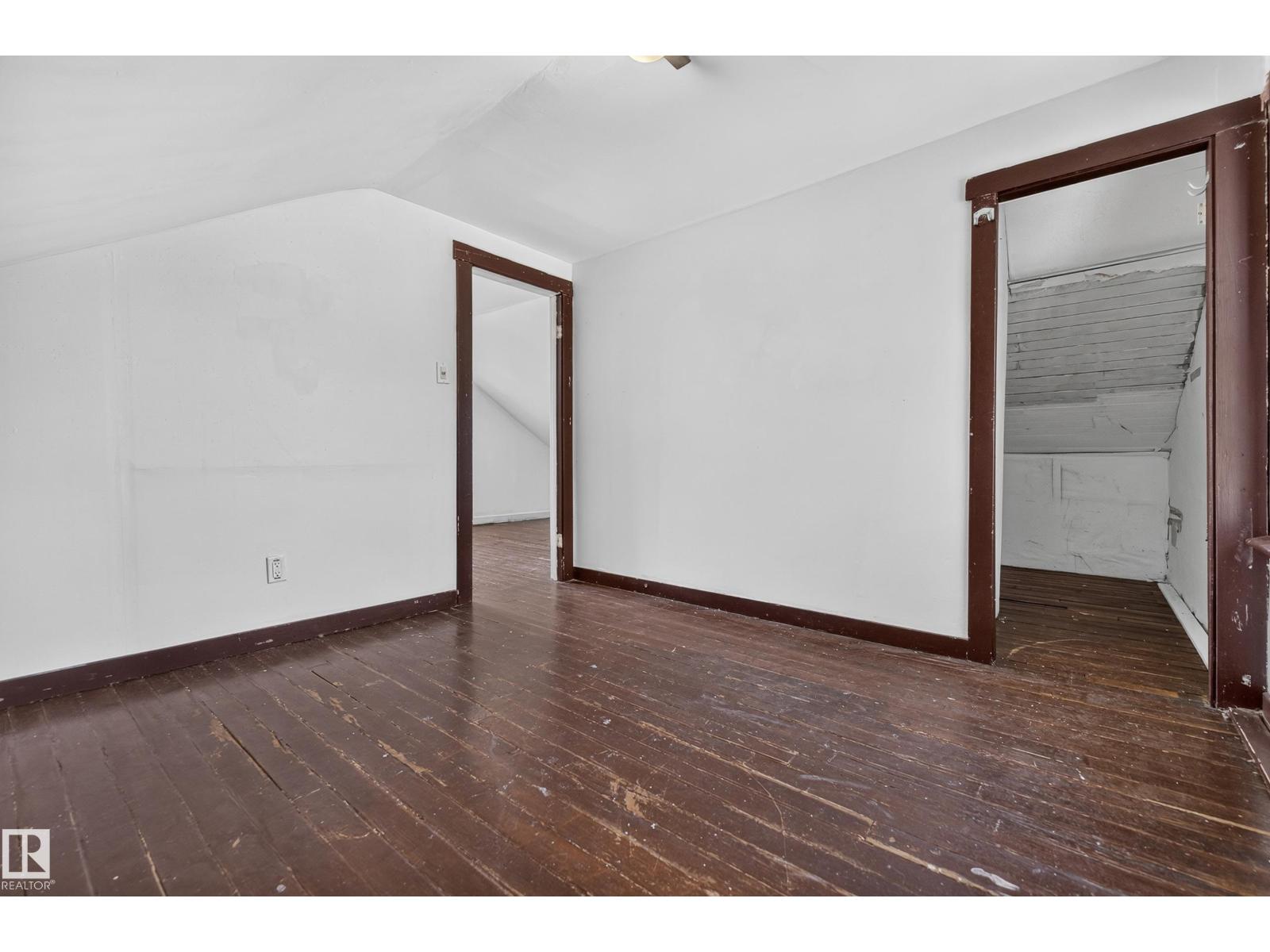 11708 79 ST NW - 18