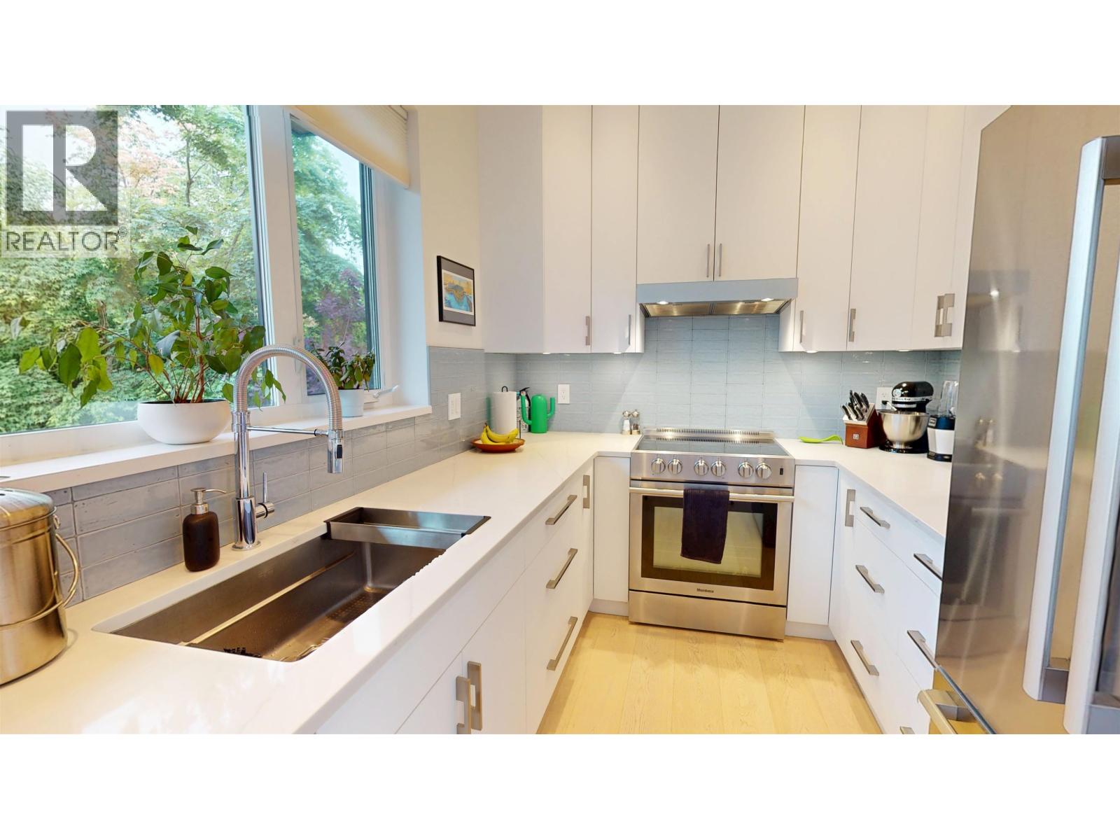 3 Bed, 3 Bath House for Sale in Vancouver – 411 AUBREY PLACE, Vancouver – MLS# R3143865 - Image 5