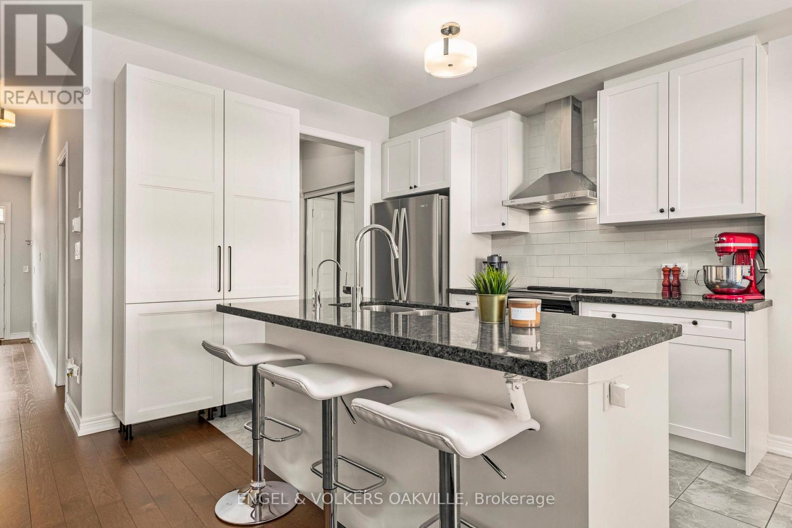 44 CLIFFORD CRESCENT - 10