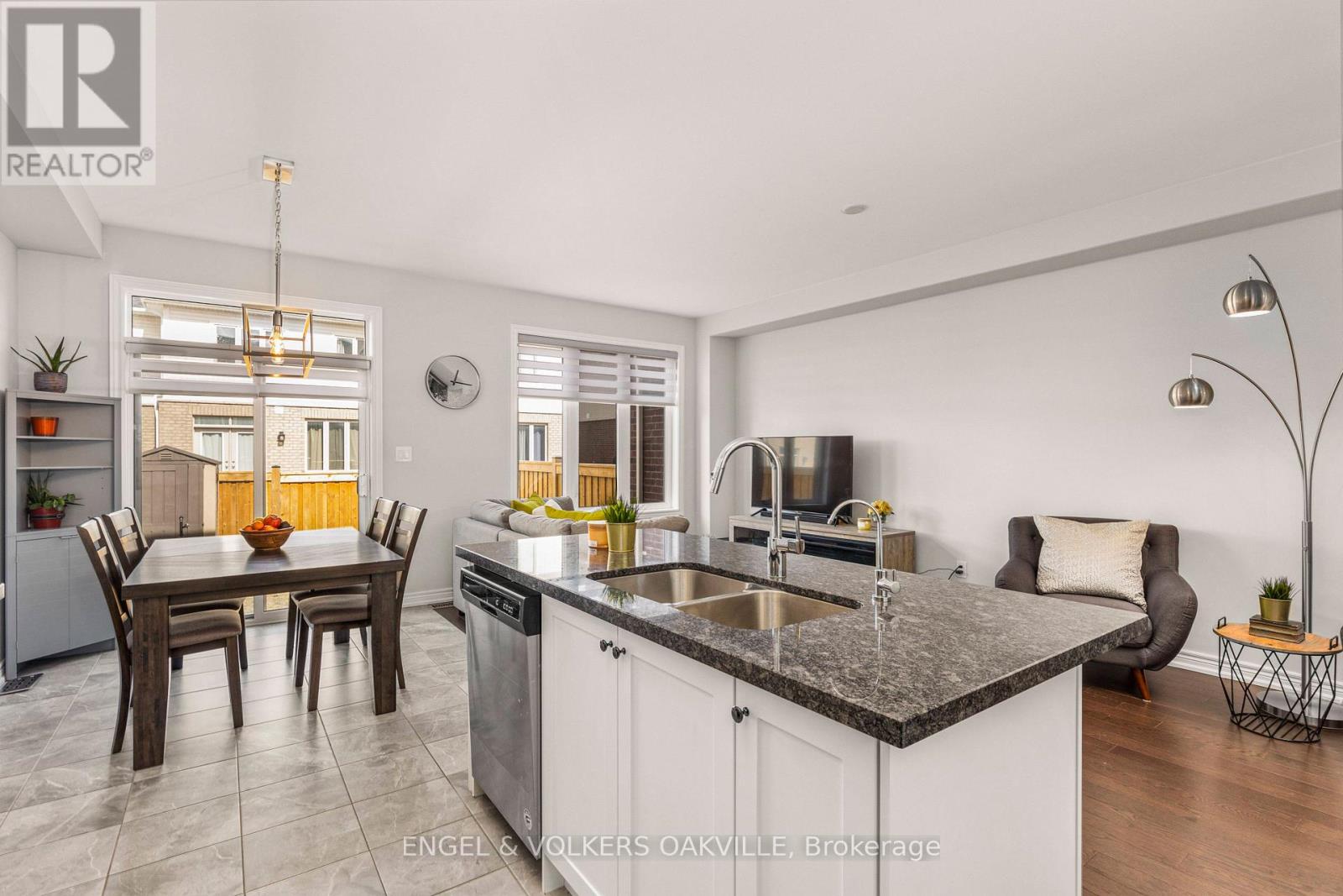 44 CLIFFORD CRESCENT - 11