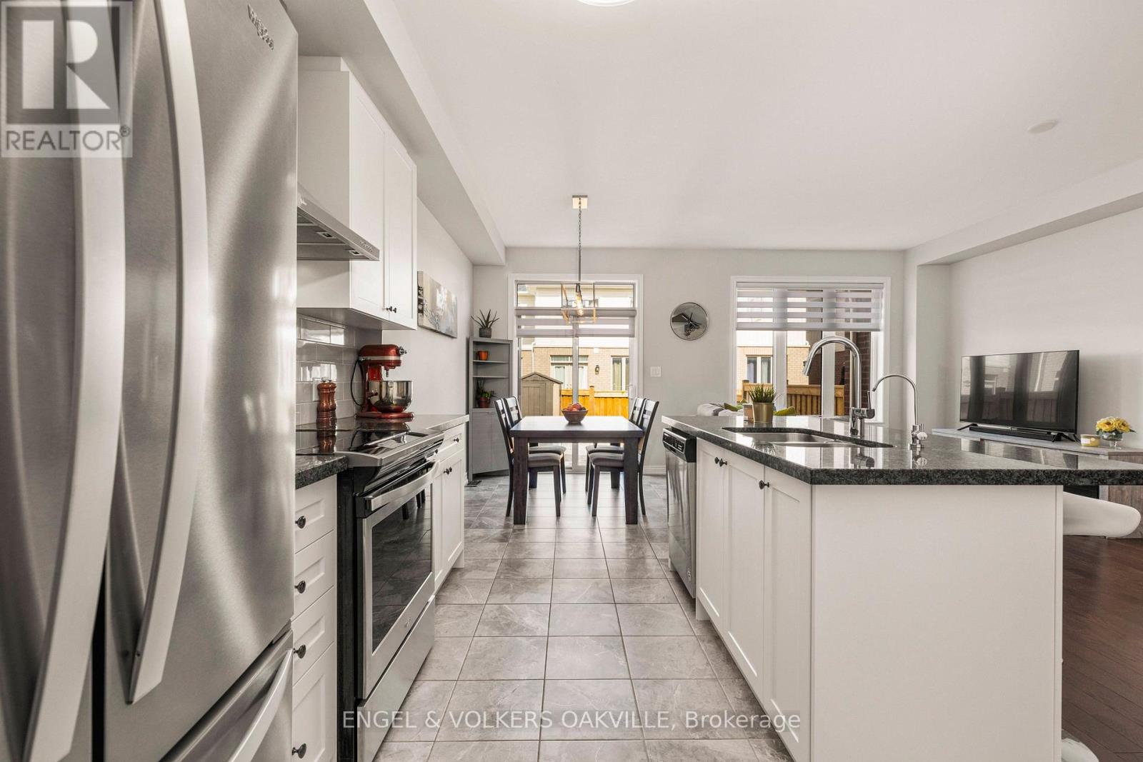 44 CLIFFORD CRESCENT - 15