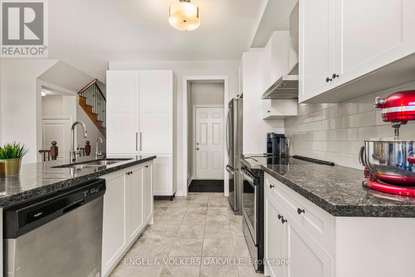 44 CLIFFORD CRESCENT - 16