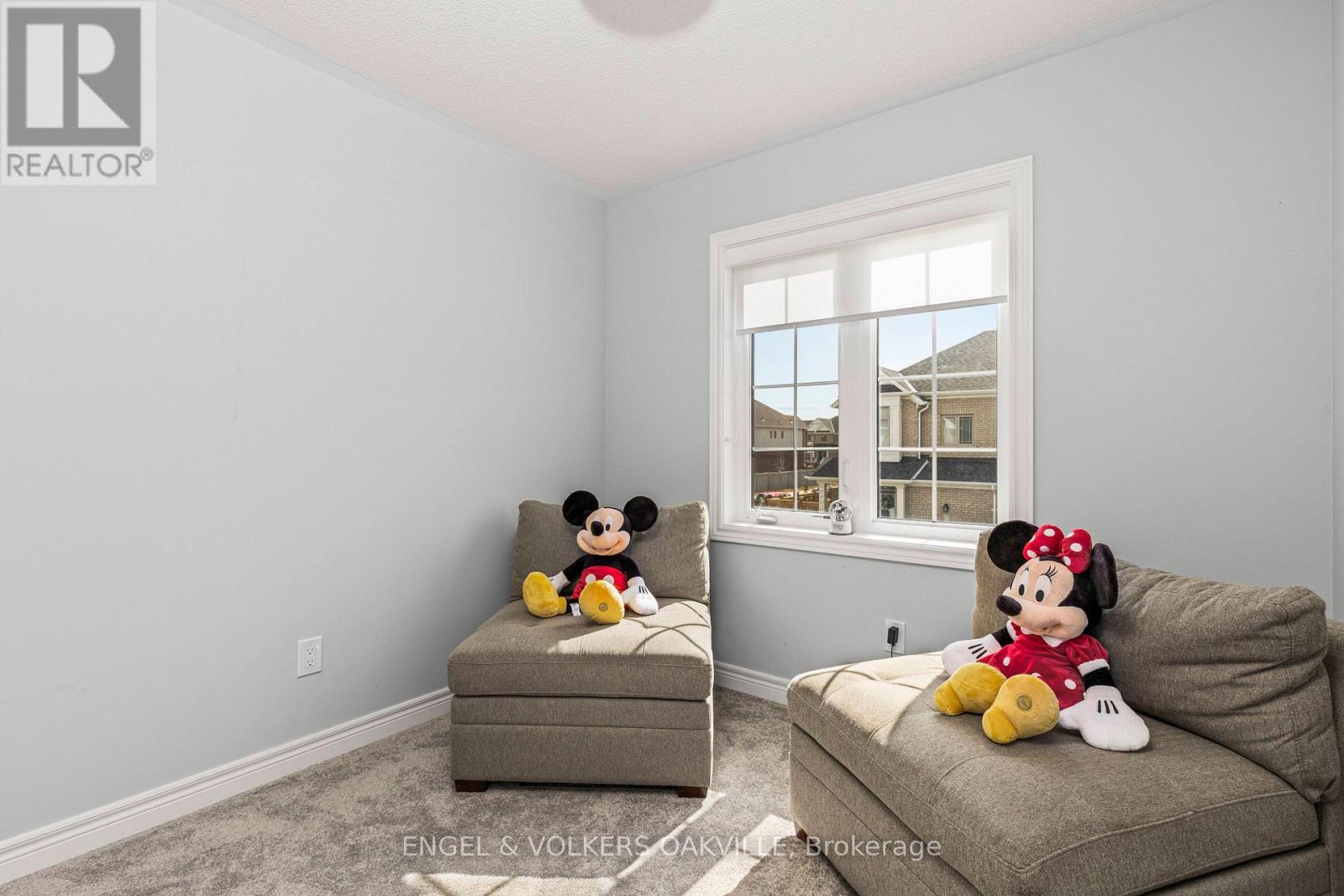 44 CLIFFORD CRESCENT - 22