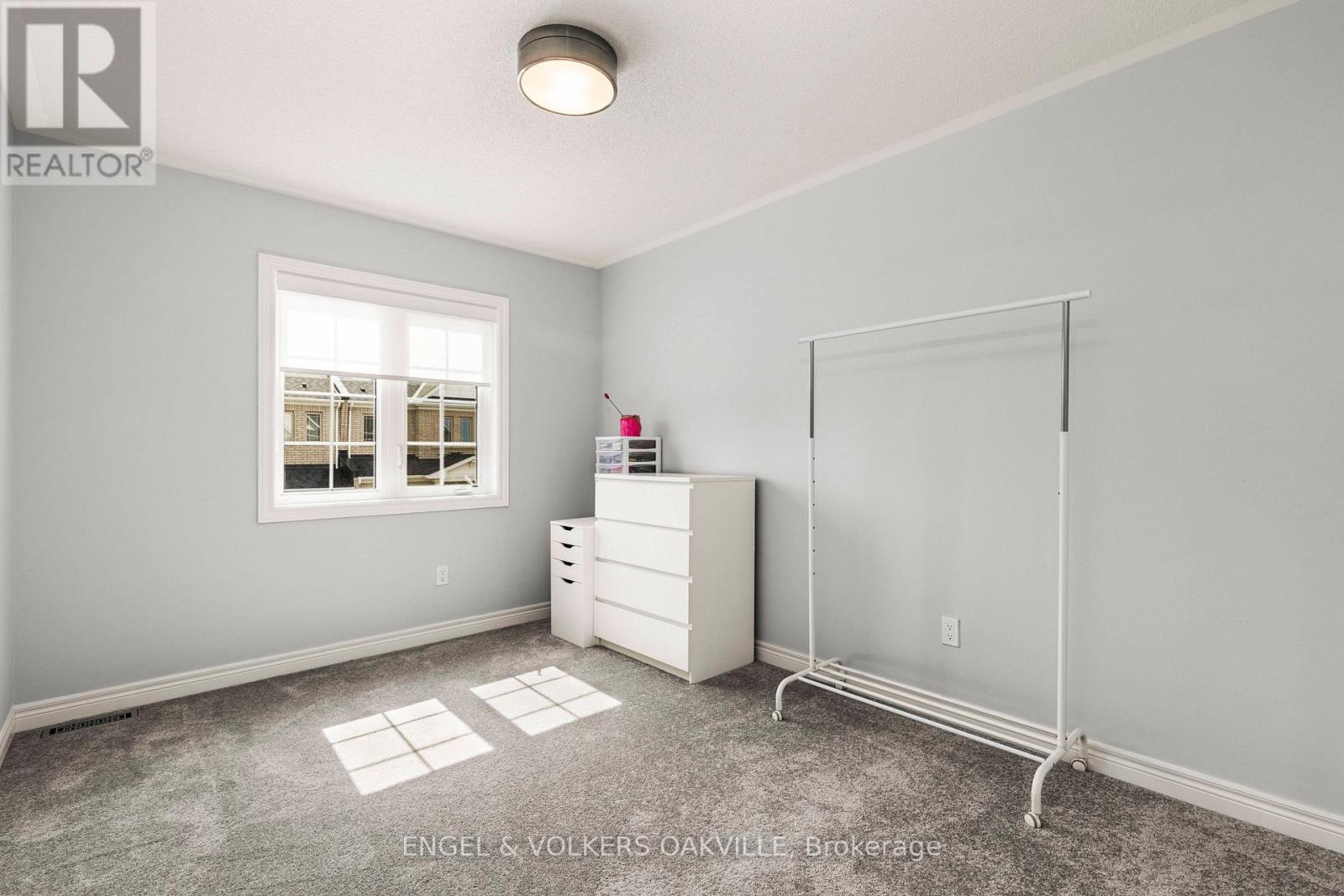 44 CLIFFORD CRESCENT - 24
