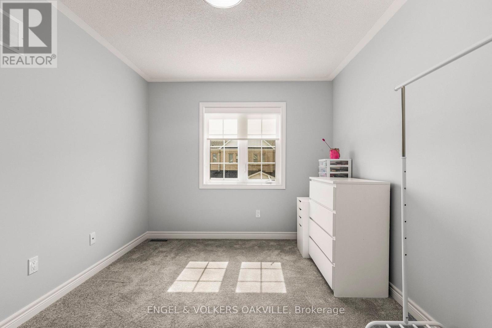 44 CLIFFORD CRESCENT - 25
