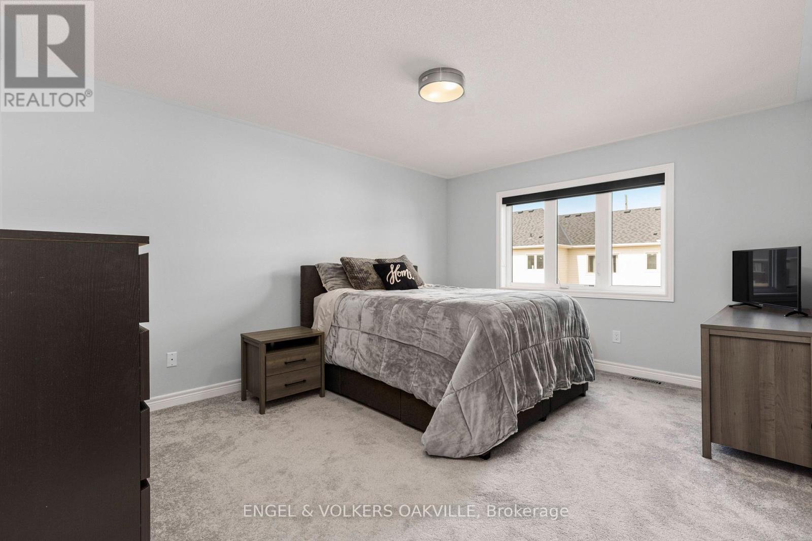 44 CLIFFORD CRESCENT - 28