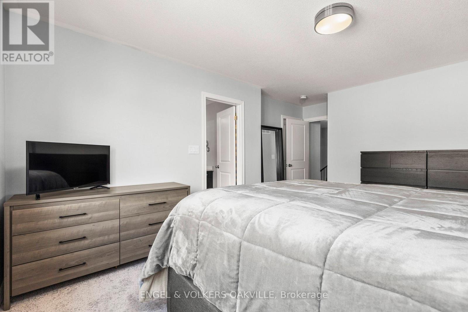 44 CLIFFORD CRESCENT - 30