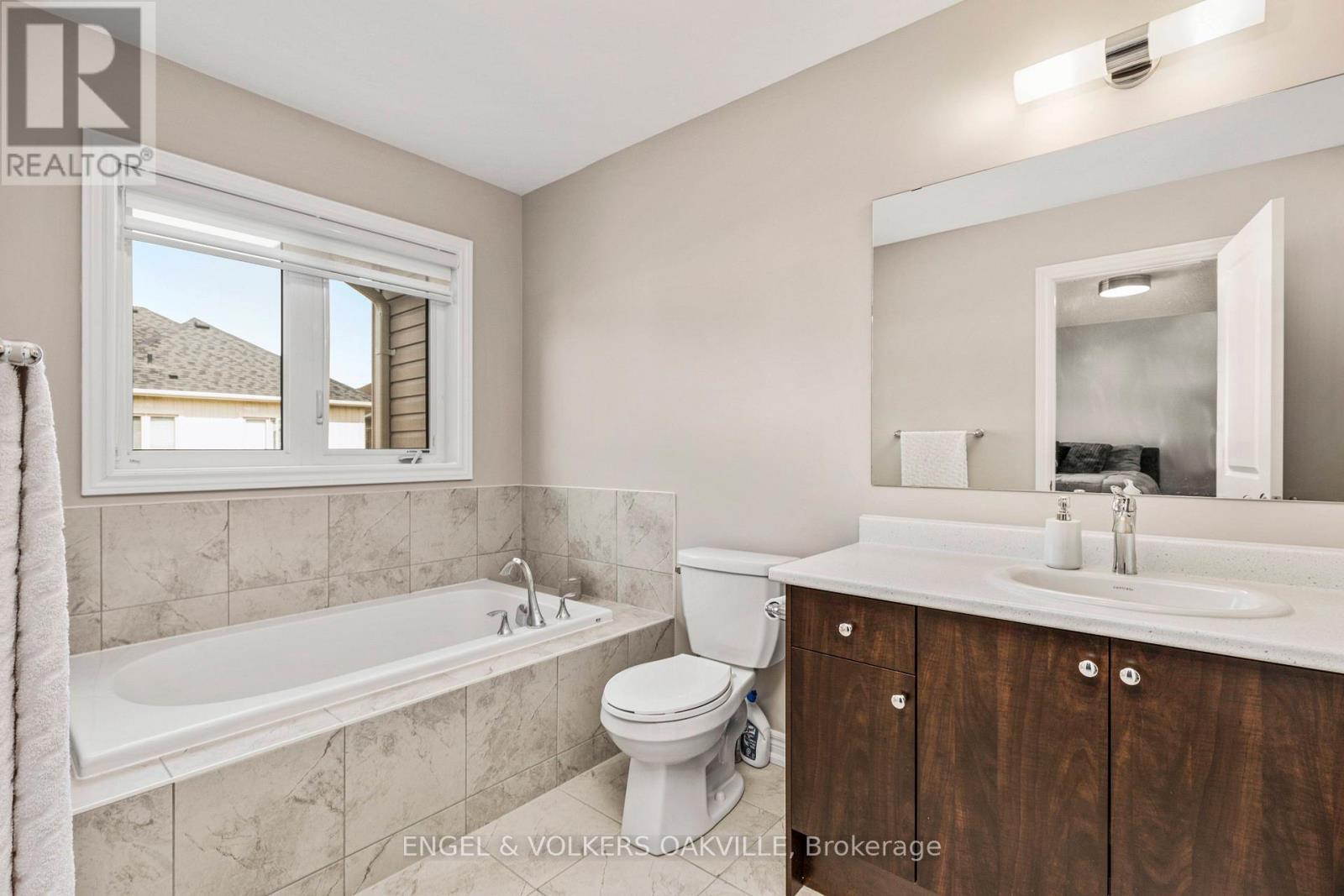 44 CLIFFORD CRESCENT - 31