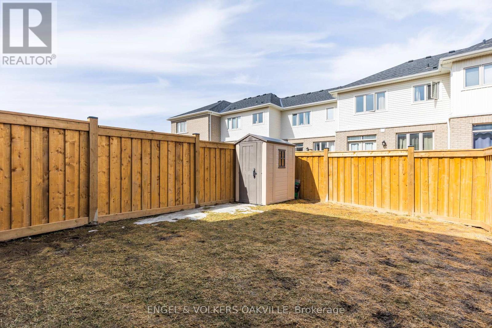 44 CLIFFORD CRESCENT - 33