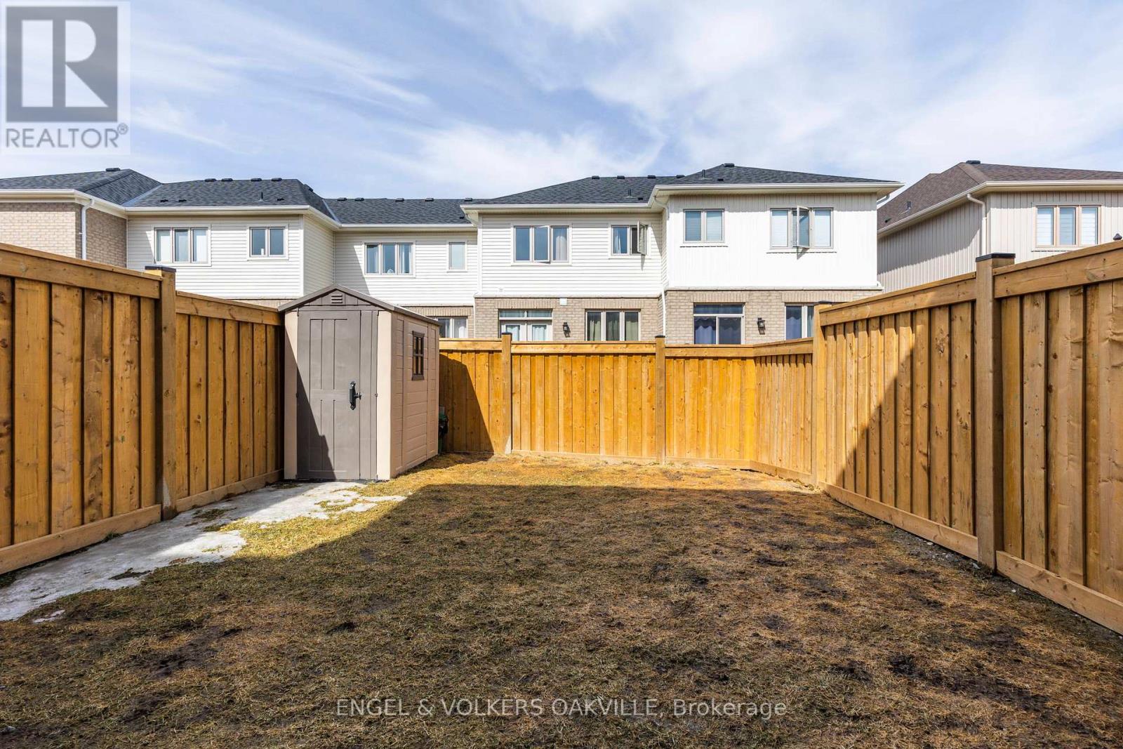 44 CLIFFORD CRESCENT - 34