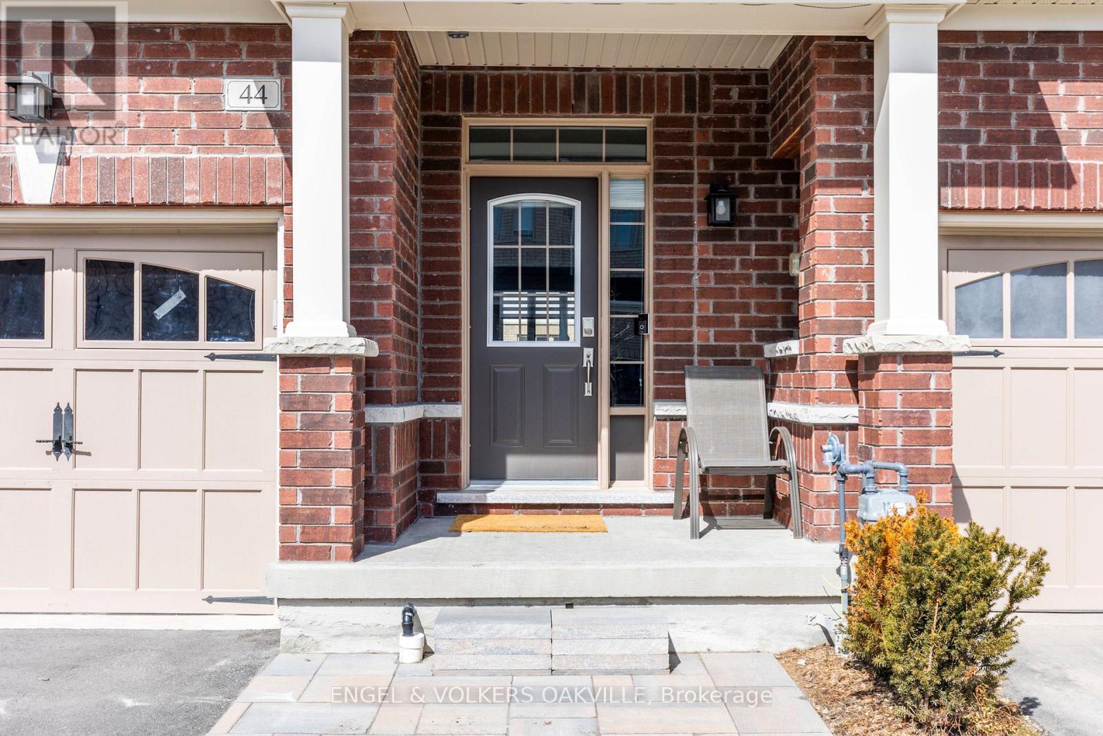 44 CLIFFORD CRESCENT - 4
