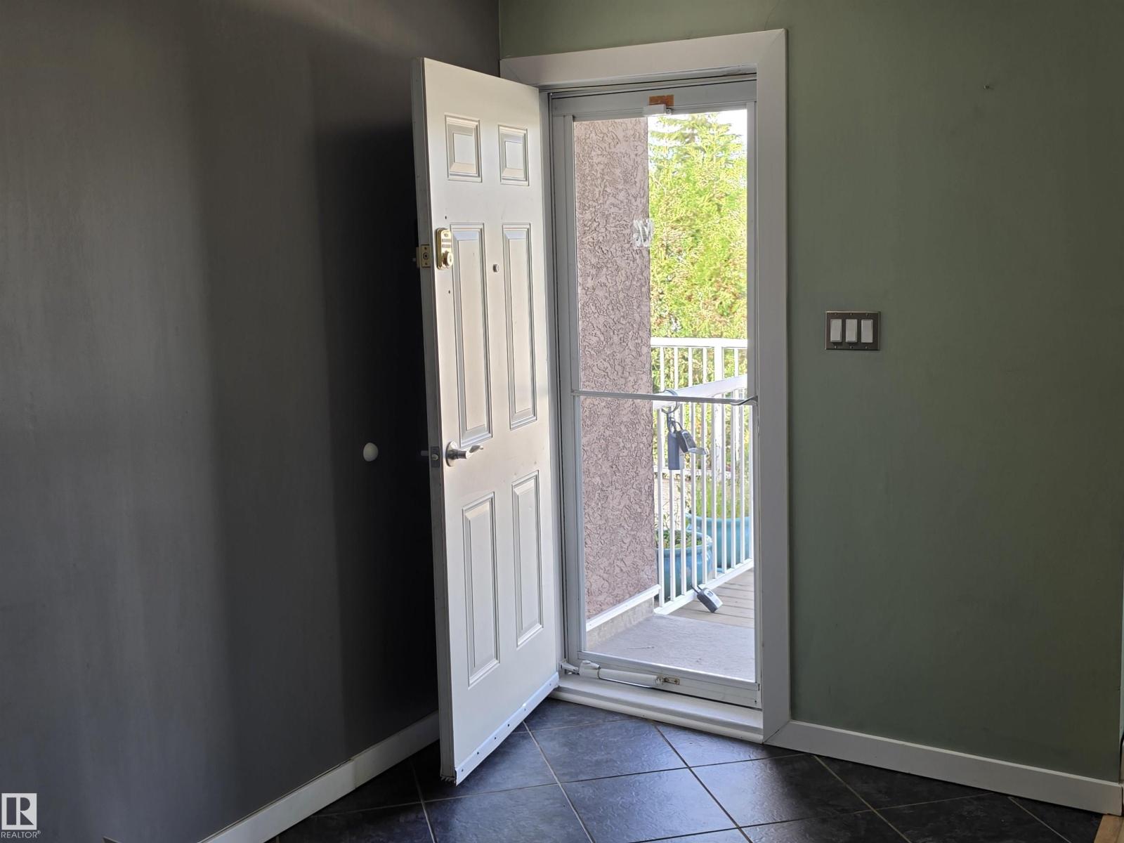 #17 13580 38 ST NW - 5