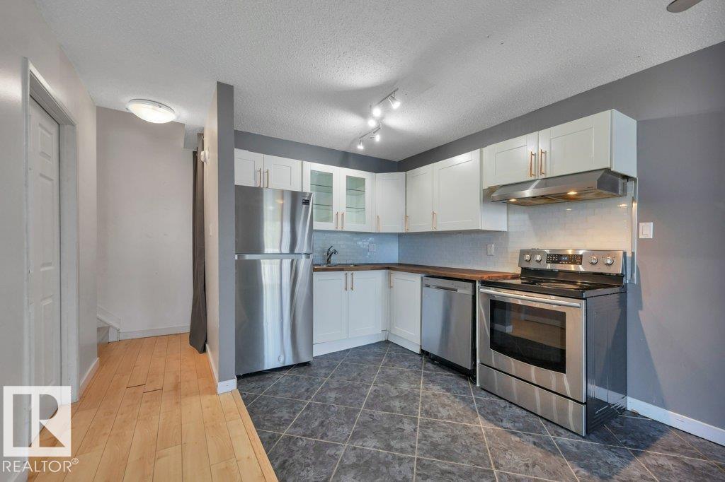 #17 13580 38 ST NW - 8