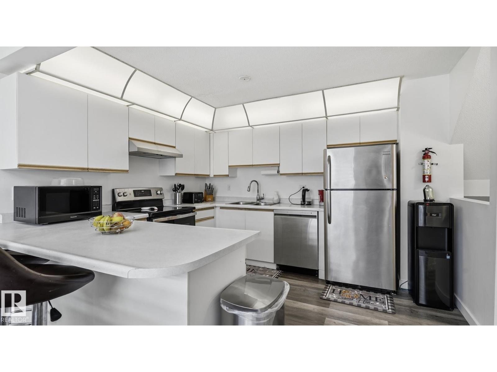 #17 9505 176 ST NW - 12