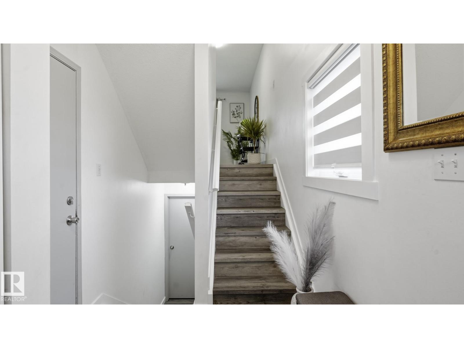 #17 9505 176 ST NW - 18