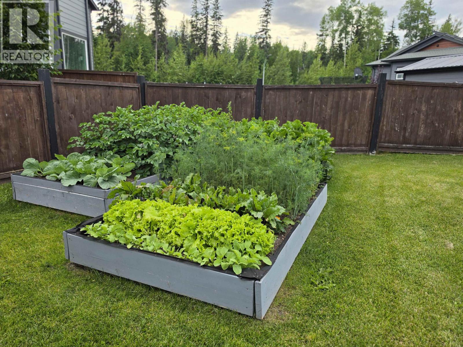 Photo 17 of 20 — 7118 FOXRIDGE COURT · Prince George, BC