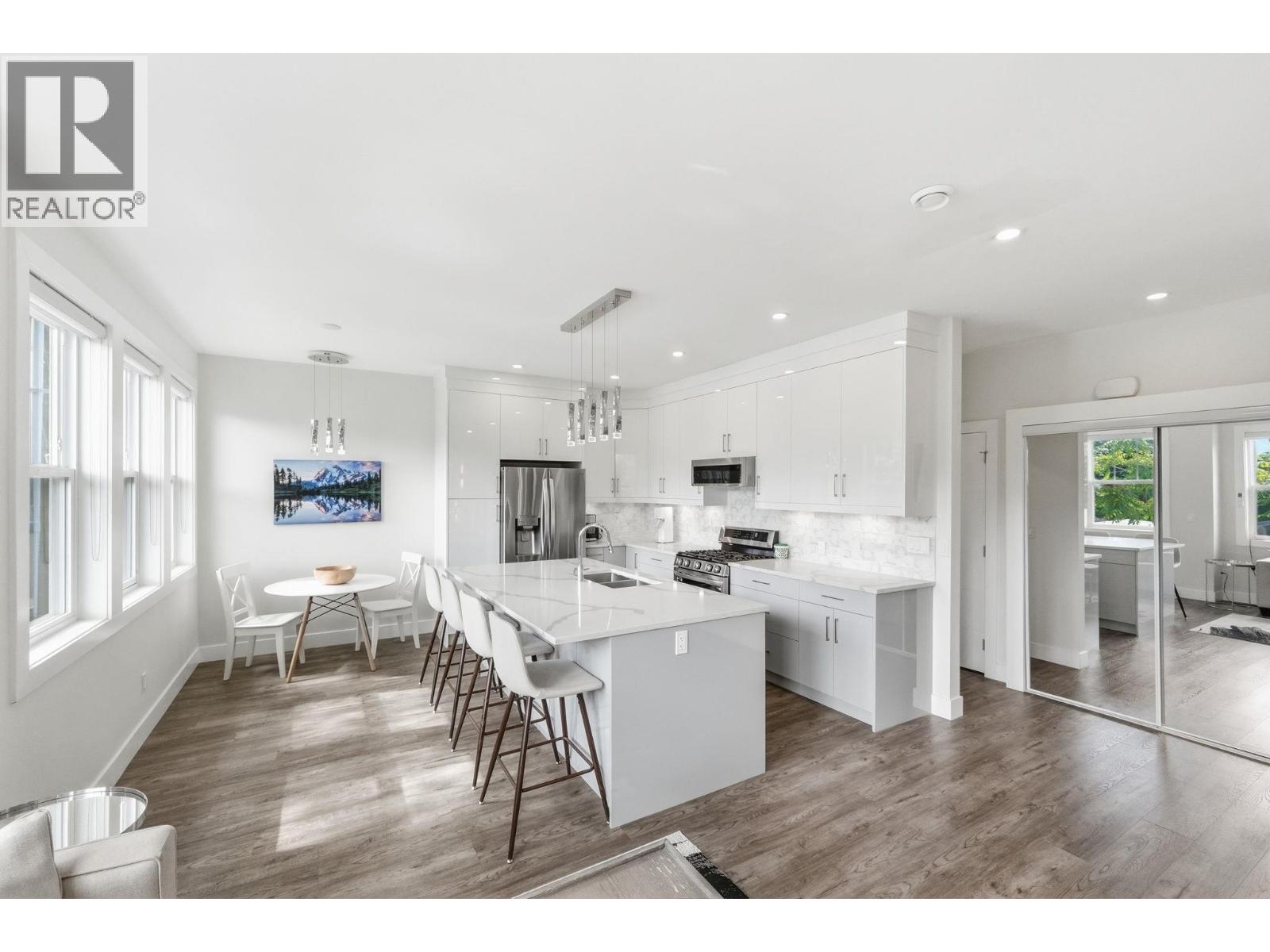1030 TIMMINS Street - 3