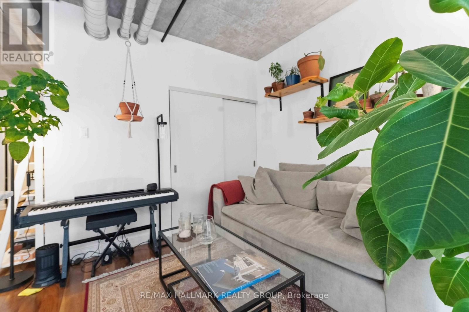 #313 360 MCLEOD STREET - 20