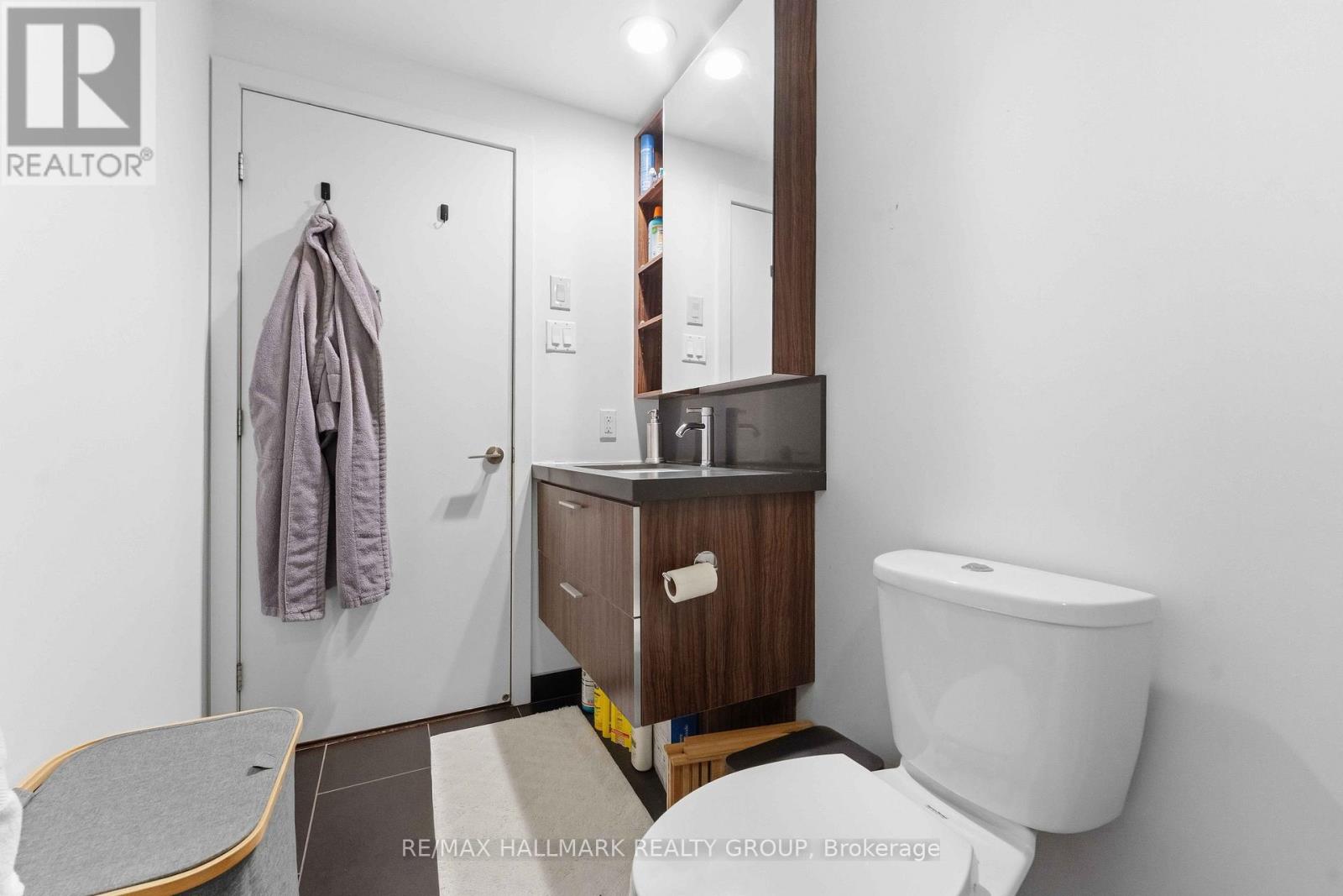 #313 360 MCLEOD STREET - 21