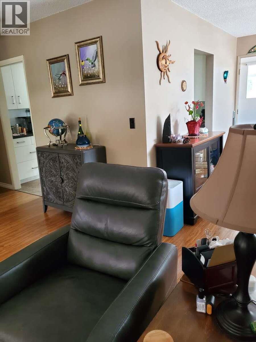 868 North Kimberley Avenue - 11