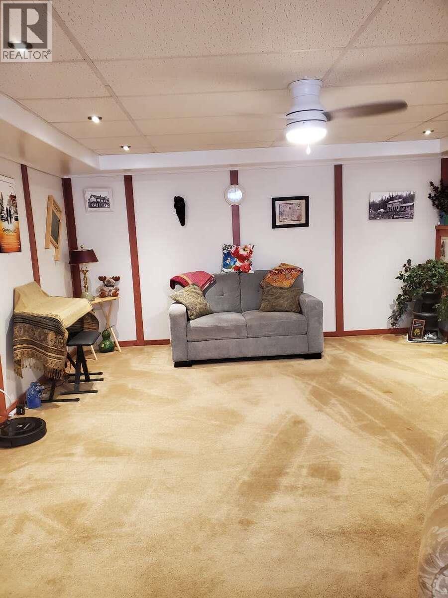 868 North Kimberley Avenue - 20