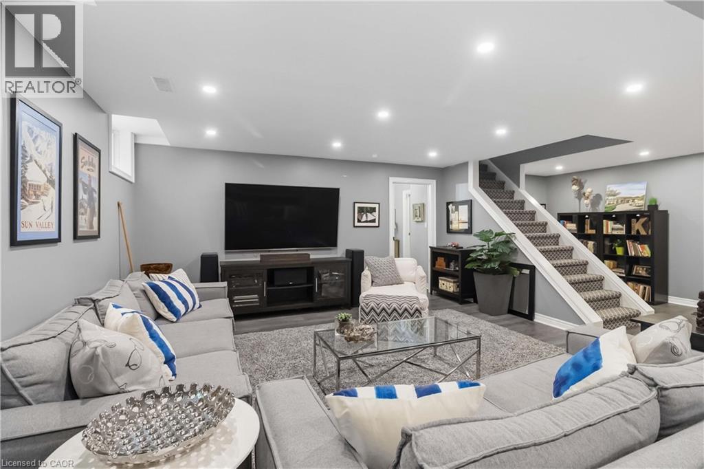 3346 STOCKSBRIDGE Avenue - 32