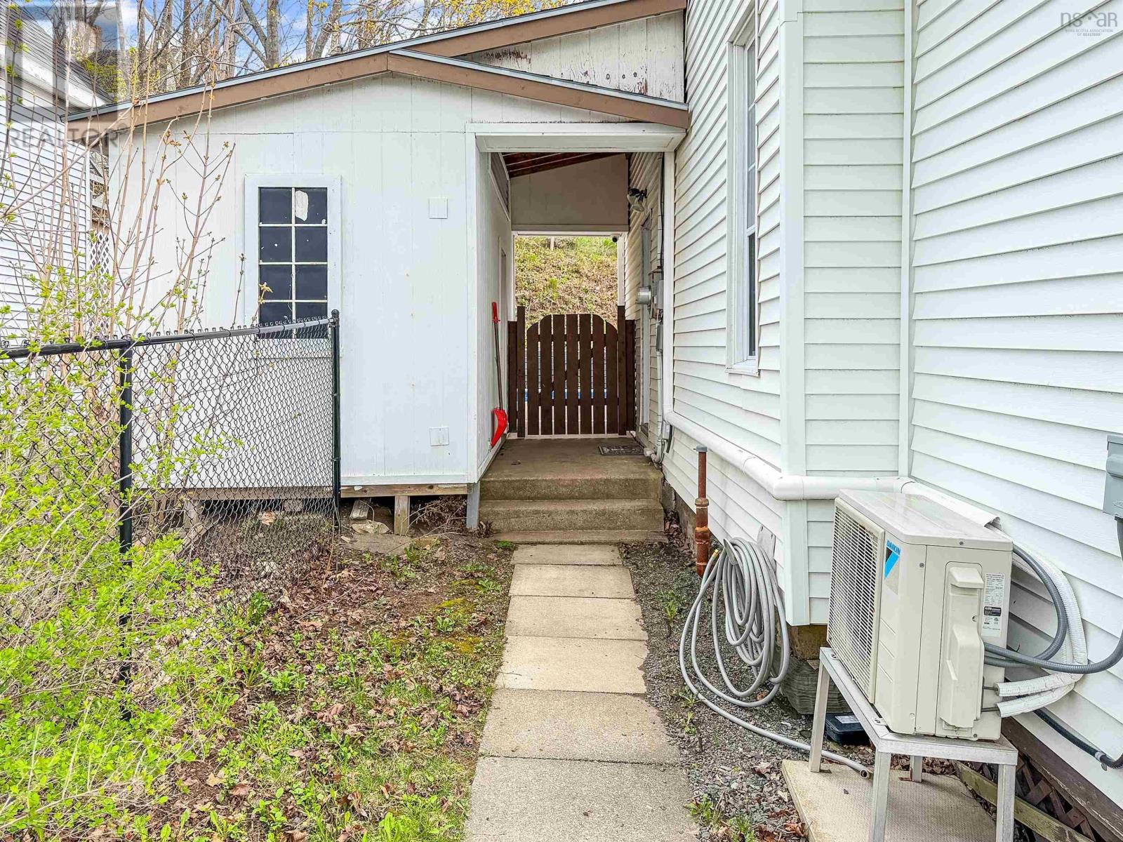 284 North Provost Street - 32