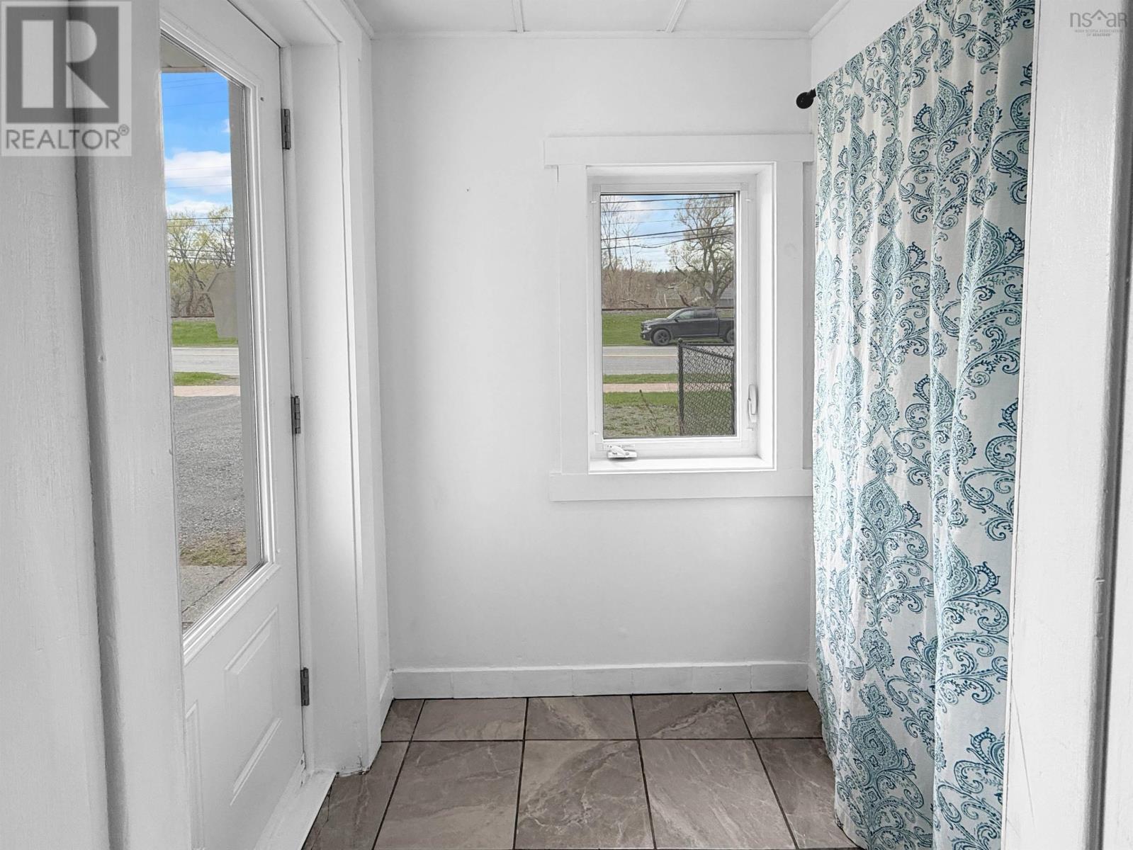 284 North Provost Street - 4