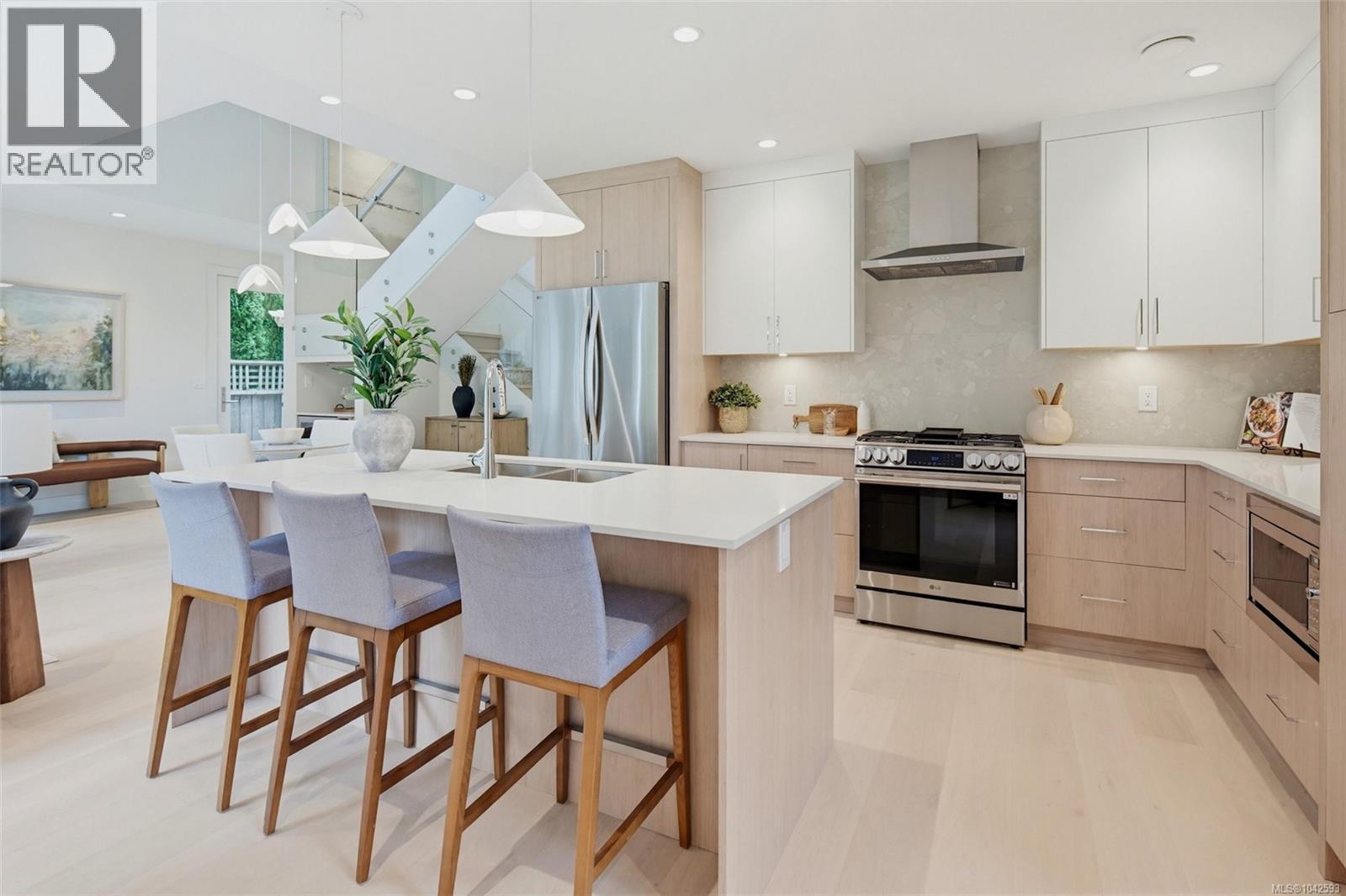 #1 920 Island Rd - 1