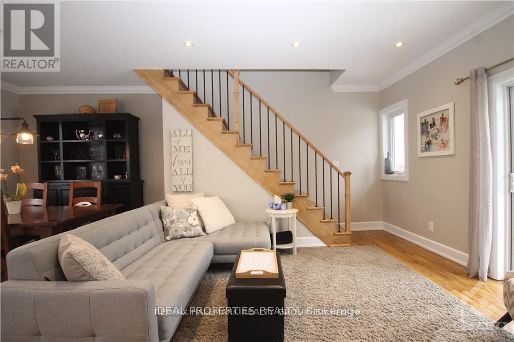3 Bed, 2 Bath House for Rent in Ottawa – 17 ANNA AVENUE, Ottawa – MLS# X13535706 - Image 2