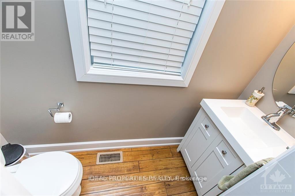 3 Bed, 2 Bath House for Rent in Ottawa – 17 ANNA AVENUE, Ottawa – MLS# X13535706 - Image 4