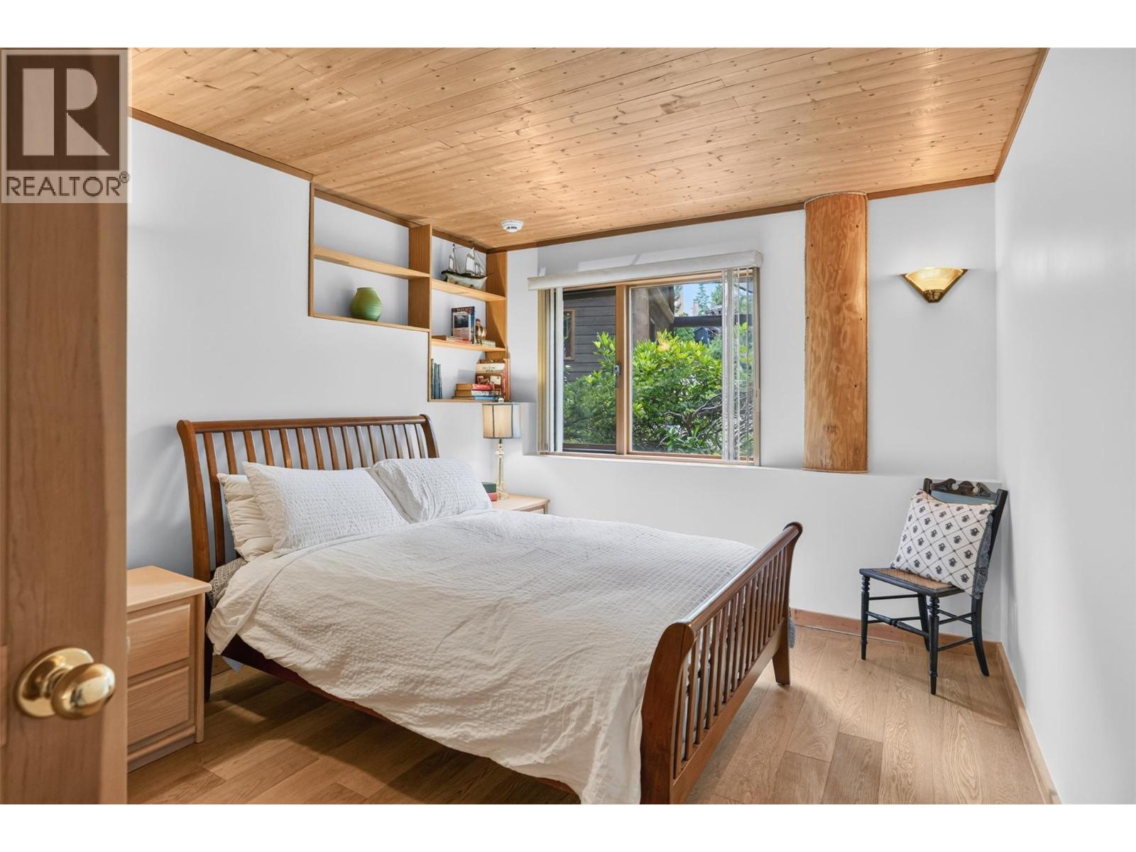 714 REGENT Street - 50