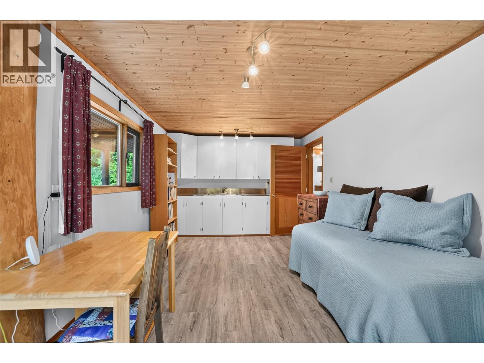 714 REGENT Street - 53
