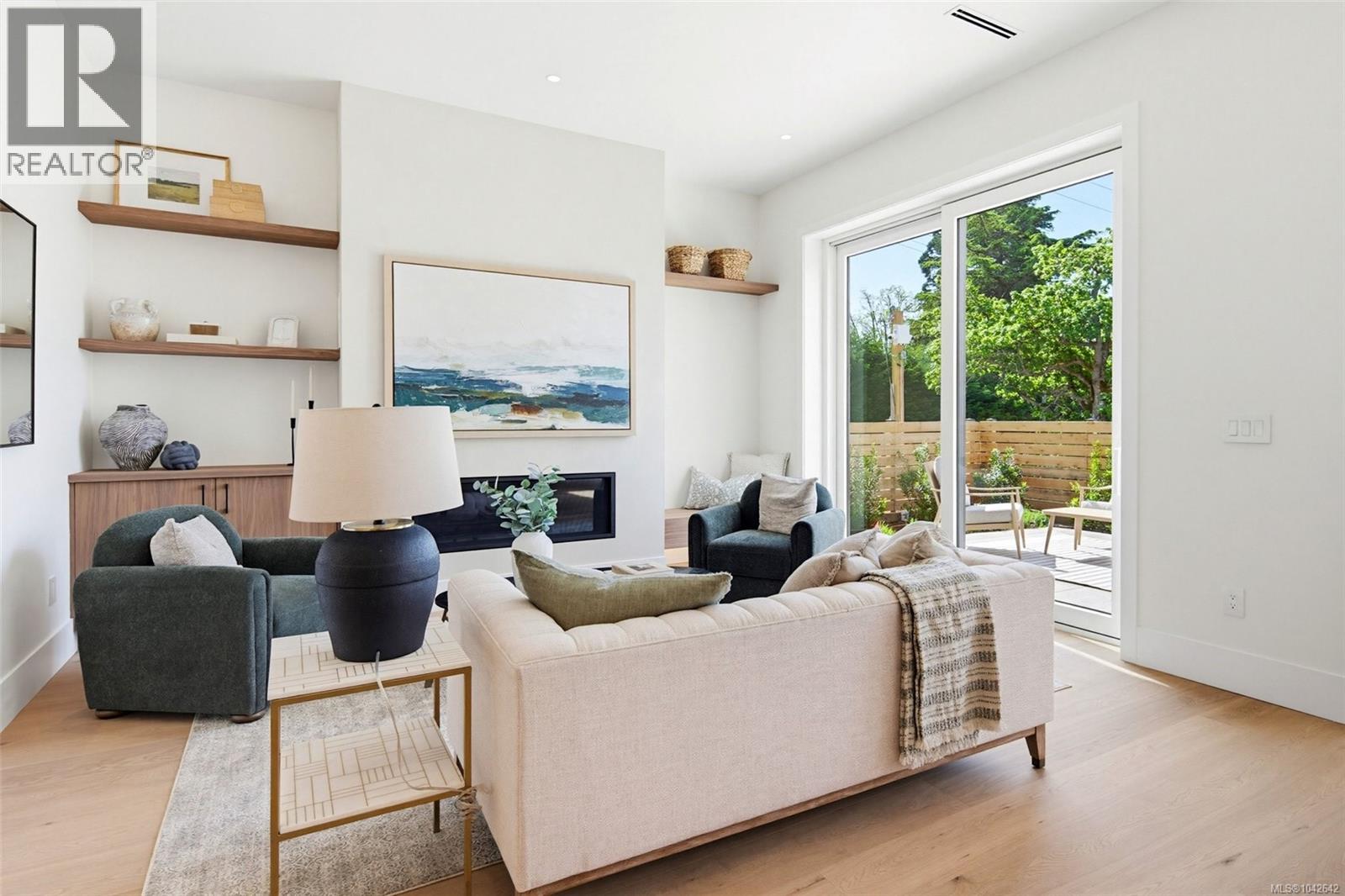 #1 3022 Cadboro Bay Rd - 10