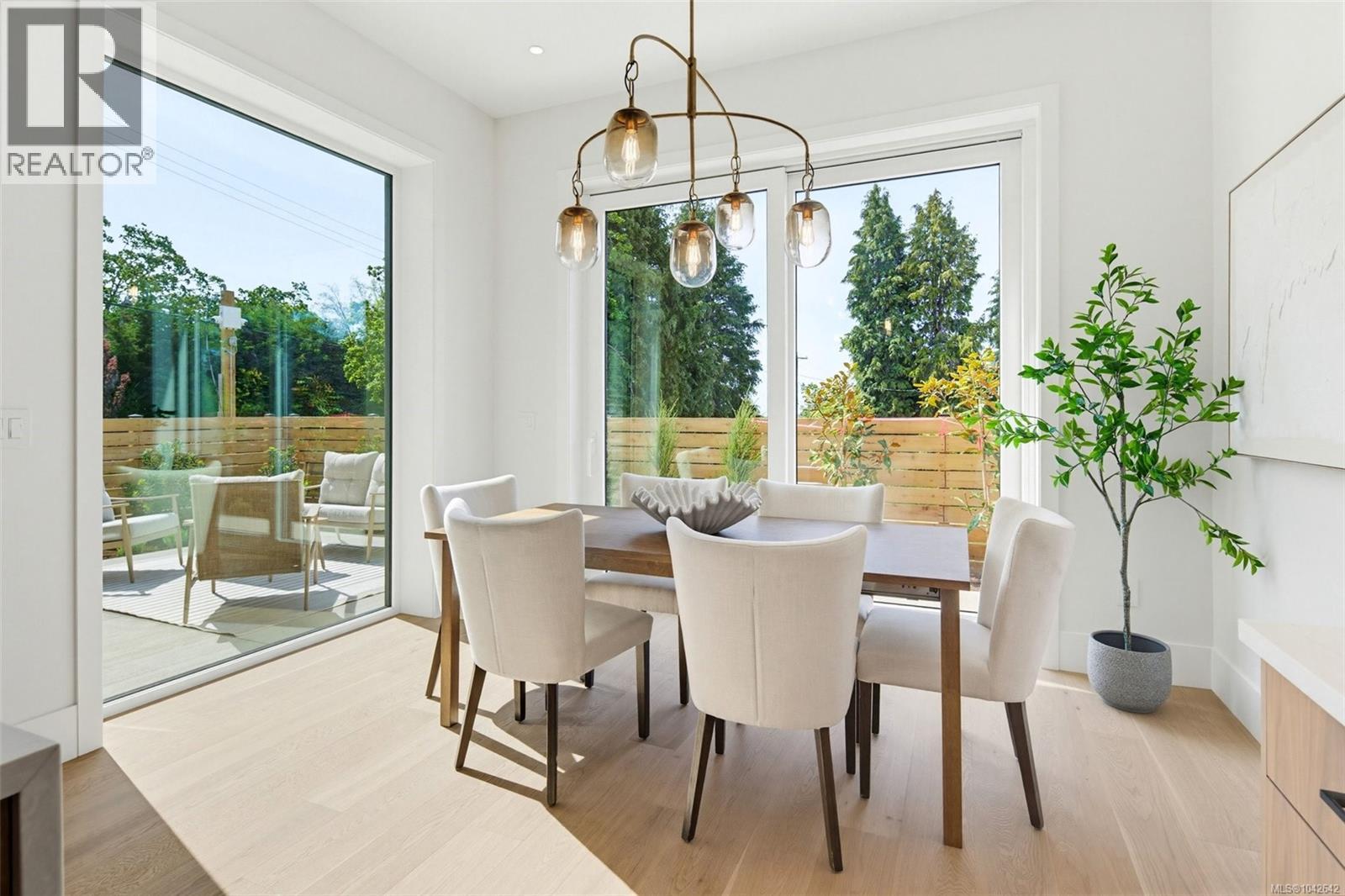 #1 3022 Cadboro Bay Rd - 15