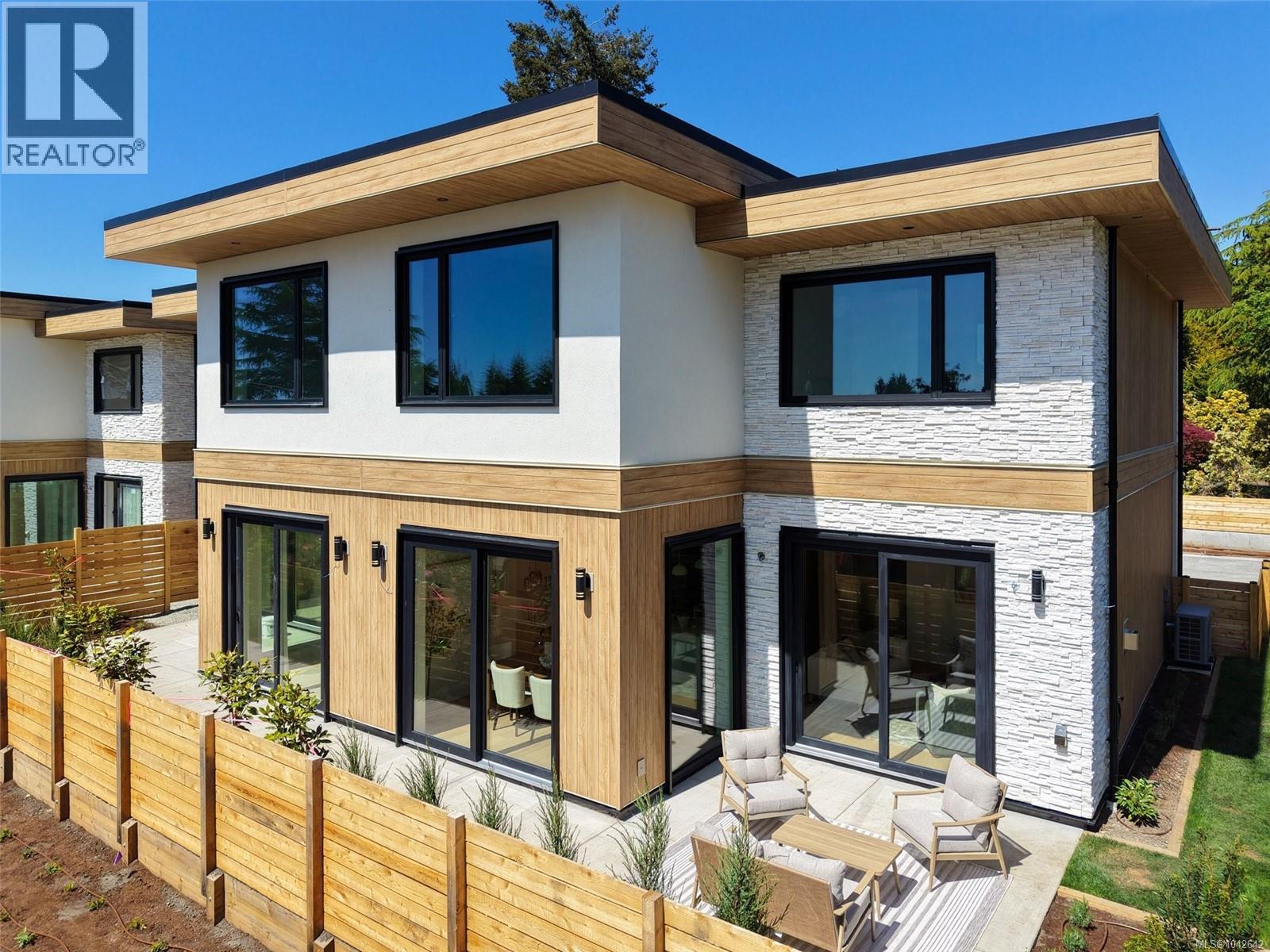 #1 3022 Cadboro Bay Rd - 2